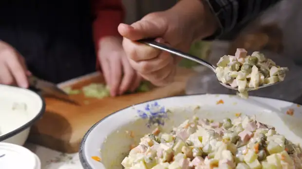 Опрос: россияне рассказали о планах по приготовлению еды на Новый год