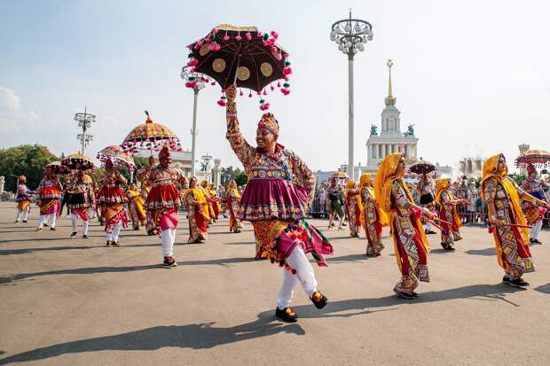 Шествие коллективов Спасской башни на ВДНХ, фото мария Москвицова\пресс-служба Спасской башни