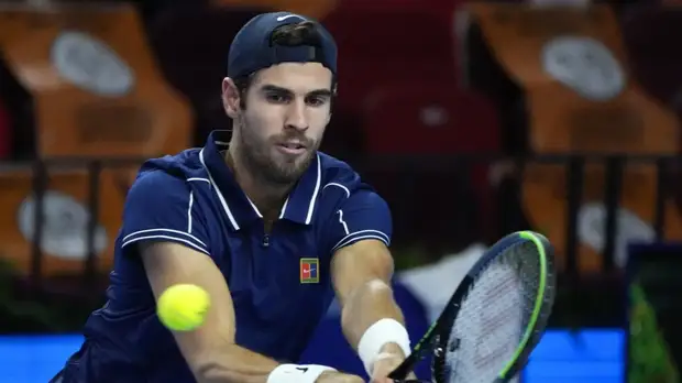 Хачанов обыграл Маннарино и вышел во второй круг турнира АТР в Санкт-Петербурге