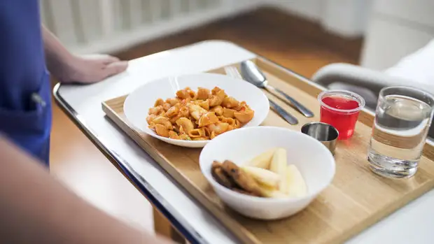 Школьница из Екатеринбурга после операции впервые за 5 лет смогла поесть