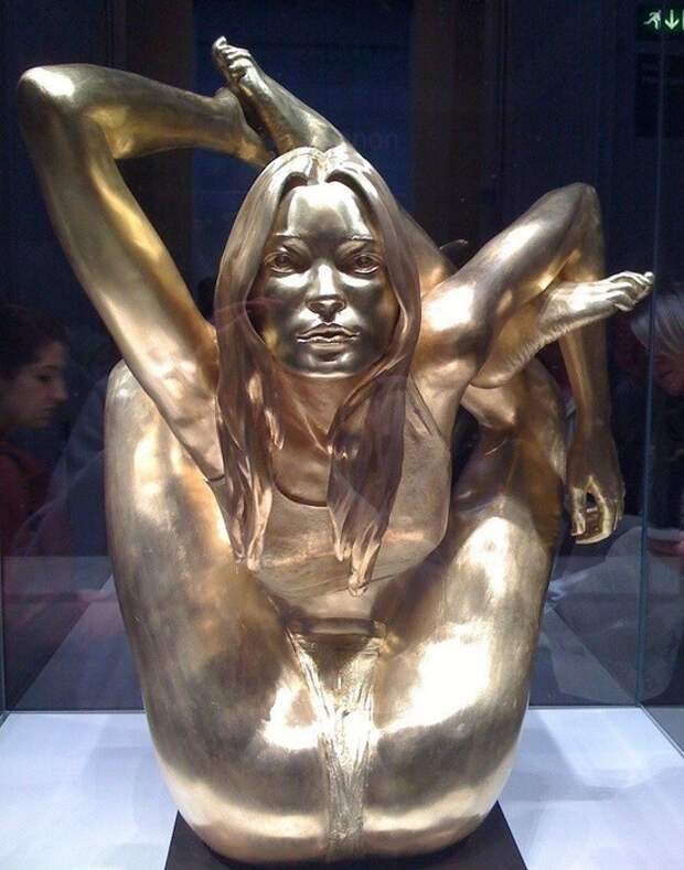 Статуя Кейт Мосс.