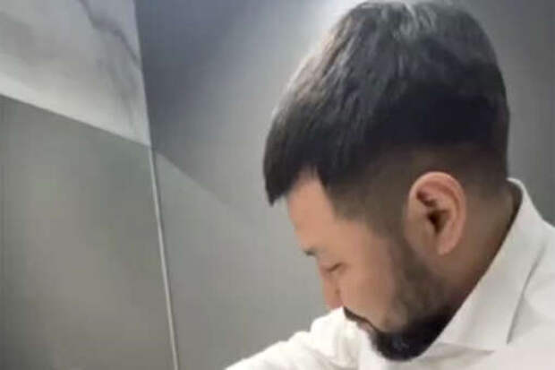 Мэр Якутска Григорьев вылил подаренный ему алкоголь и призвал заниматься спортом