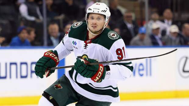 Дубль Тарасенко не помог «Миннесоте» избежать поражения в матче с «Торонто»