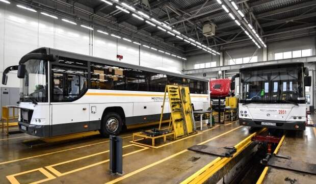 Горожанам рассказали, как правильно перевозить зимний спортинвентарь в автобусах Мострансавто