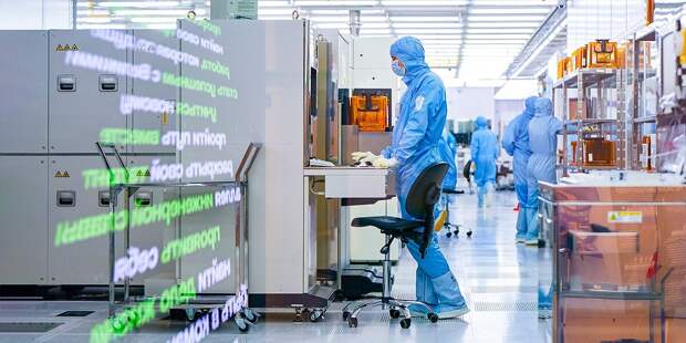 В цехах лидера российской микроэлектроники, зеленоградского завода «Микрон». Изображение: Е. Самарина, Mos.ru