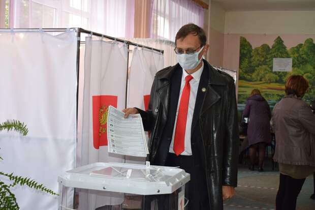 Глава Оленинского МО и председатель местной Думы проголосовали на выборах
