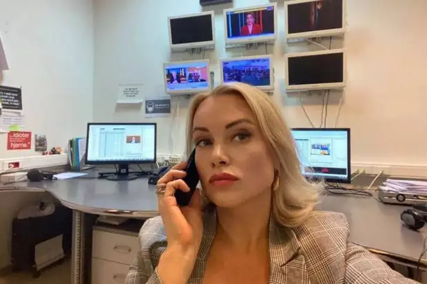 Что-то пошлое не так: у девушки с плакатом на Первом канале возникли серьезные проблемы на новой работе 