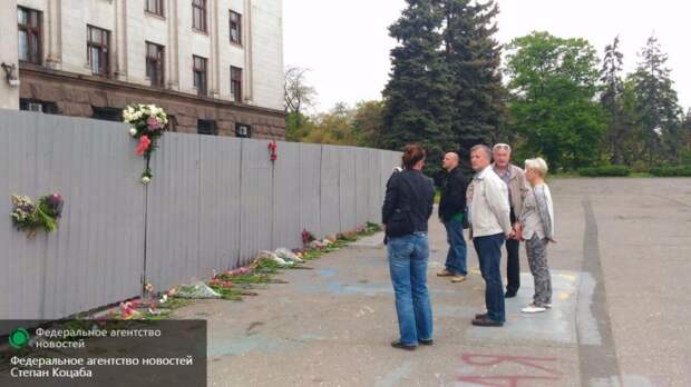 Одесситы дошли до Дома профсоюзов: оцепление снято, траур остается