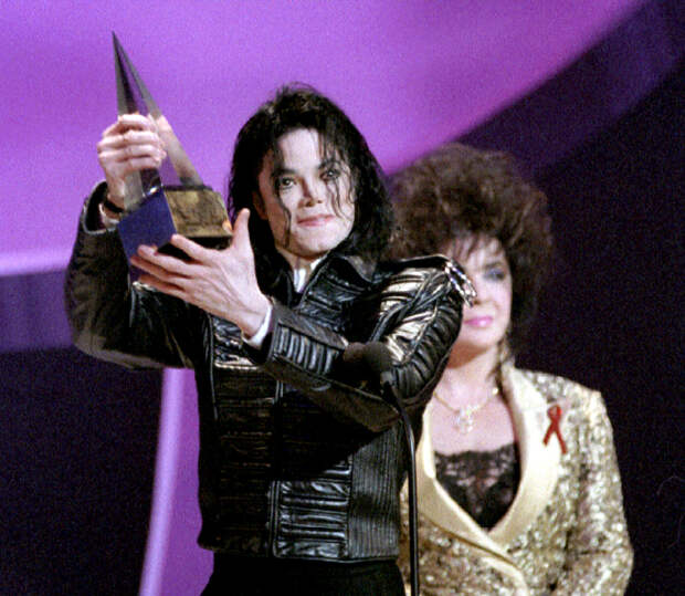 Три брата и сестра подали в суд на покойного Майкла Джексона за педофилию