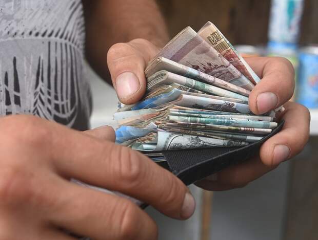ЦБ предупредил об аферистах, меняющих банкноты на фальшивые