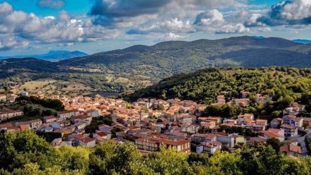 Деревня на Сардинии продает дома за 1 евро, чтобы привлечь новых жителей деревня, дома, продажа, путешествие, сардиния