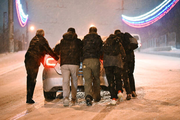 МЧС предупредило о снегопаде и гололедице в Крыму 2 февраля