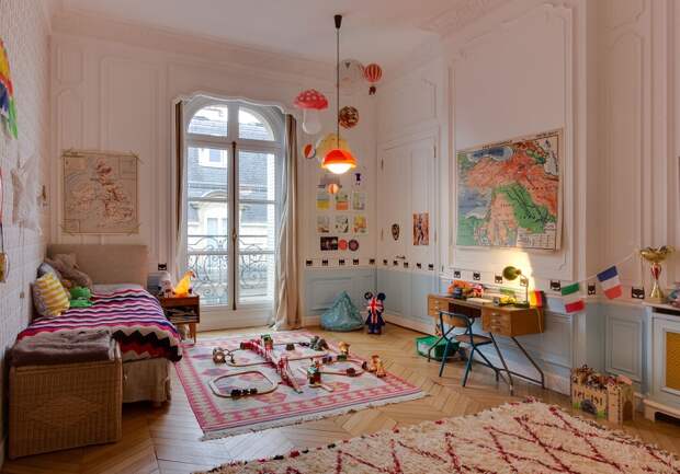Весёлый интерьер парижской квартиры