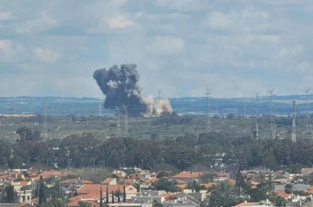 Появились кадры горящей после удара Ирана крупнейшей в Израиле ТЭС