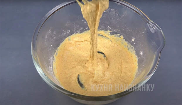 Просто нарезаю лук полукольцами и обжариваю: вкуснее чипсов и во много раз дешевле (а трачу всего 10-15 минут)