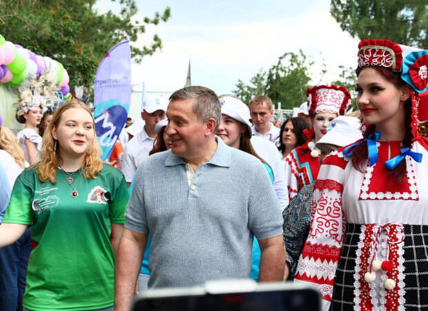 Молодежный фестиваль #ТриЧетыре в Волгограде посетил губернатор Бочаров