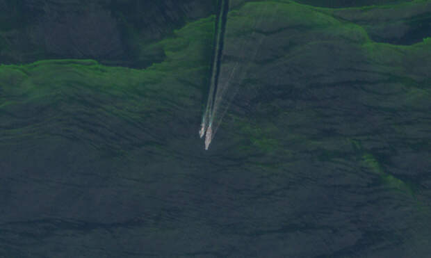 Стало известно об отходе американского авианосца от Ирана после атаки КСИР