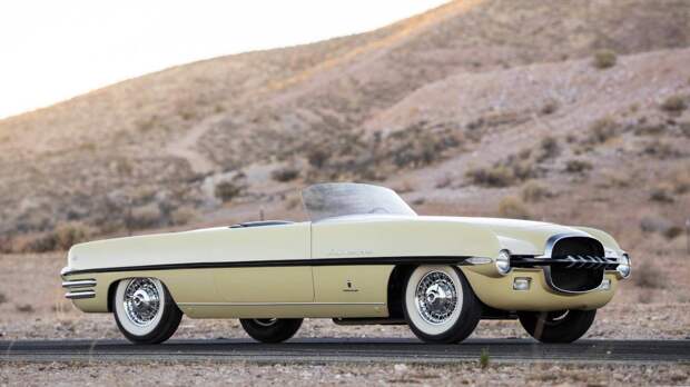 Концептуальный родстер реактивной эры Dodge Firearrow II