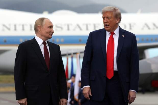 Ушаков сообщил, что Путин провел телефонный разговор с Трампом