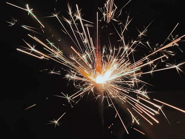 Жителей России в Новый год больше всего раздражают залпы петард