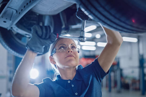 Юрист Воропаев: если в СТО не хотят платить за ущерб машине, нужно снять видео