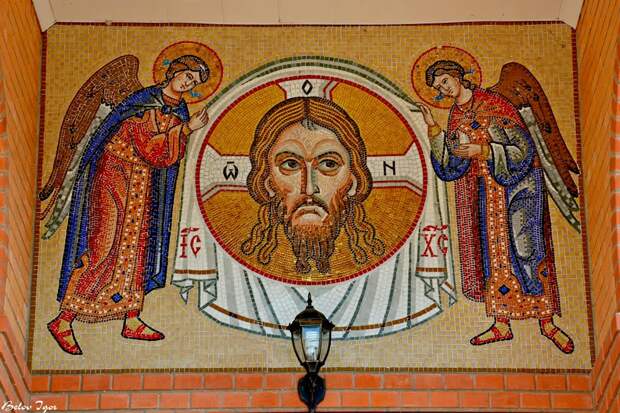 Мозаичные иконы Храма Святых Апостолов Петра и Павла.