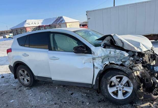 Три человека стали пострадавшими в ДТП на трассе Тюмень - Ханты-Мансийск