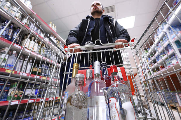 Крепкий алкоголь предложили убрать из продуктовых магазинов