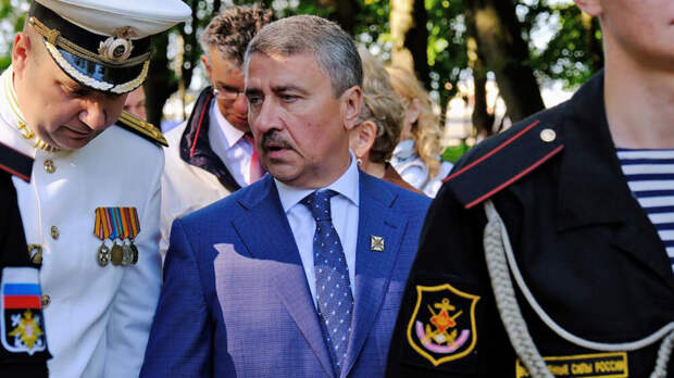 Сотрудники ФСБ пришли с обысками к главе Кронштадта Кононову