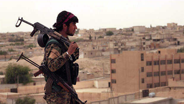 Член Сирийских демократических сил (SDF). Архивное фото