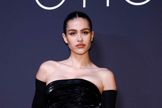 В сети уличили известную модель в умалчивании правды о пластике