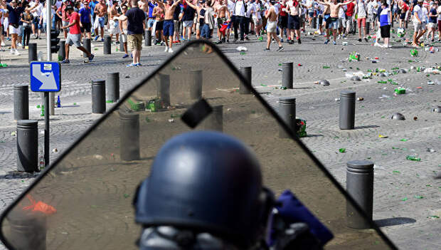 Беспорядки в Марселе перед матчем чемпионата Европы по футболу между Россией и Англией. Архивное фото