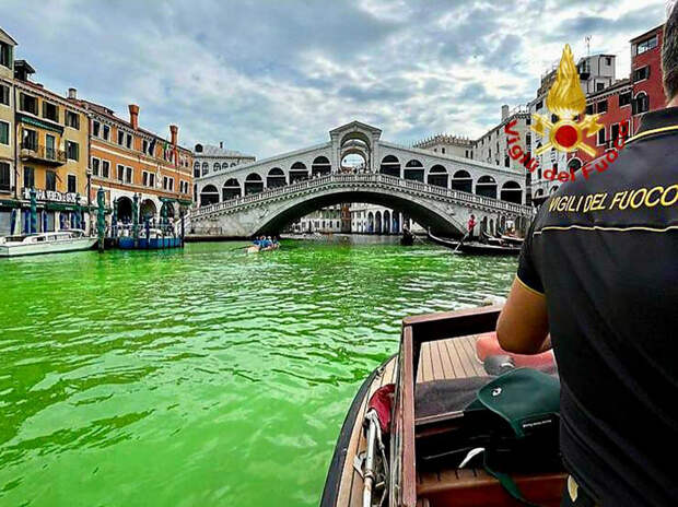 Разгадана тайна ярко-зеленой воды в венецианском Гранд-канале