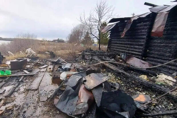 В Омской области семья лишилась дома из-за подожженного в бочке мусора