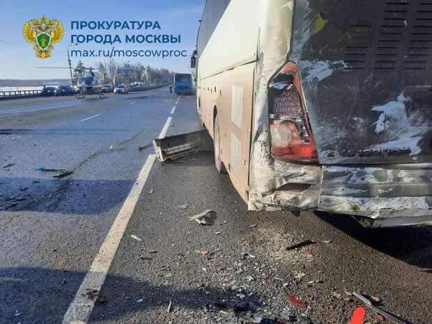 ДТП на Калужском шоссе произошло из-за потери управления водителем минивэна