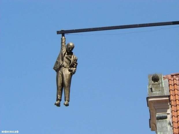 9. Памятник Зигмунду Фрейду, Прага, Чехия интересное, креатив на улице, статуи