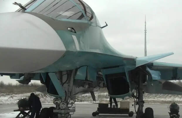 Минобороны РФ показало кадры ударов истребителей-бомбардировщиков Су-34 по позициям ВСУ на Купянском направлении