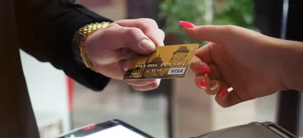 Киргизский банк отрицает наличие лазейки для получения в России «зарубежной» карты Visa