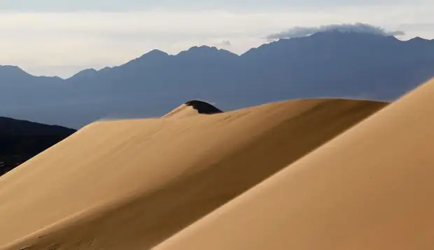 Дюна «Поющий бархан»: известнейшая достопримечательность в Казахстане