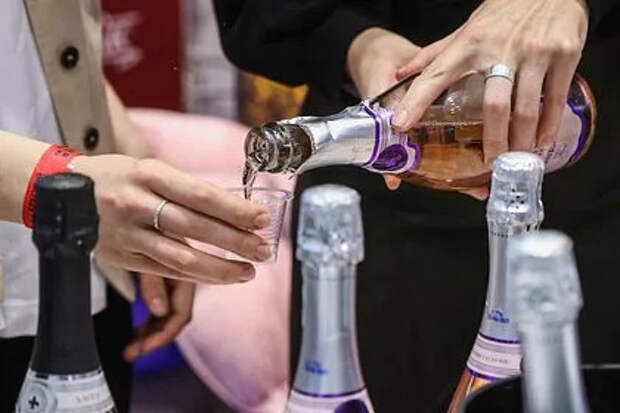 Одна страна Евросоюза вернулась в список основных поставщиков игристого в Россию