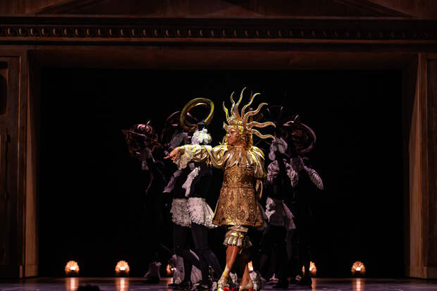 Здесь и далее сцены из спектакля «Кабала святош»