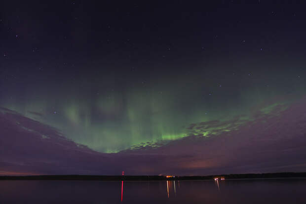 Сразу в нескольких регионах России заметили полярное сияние
