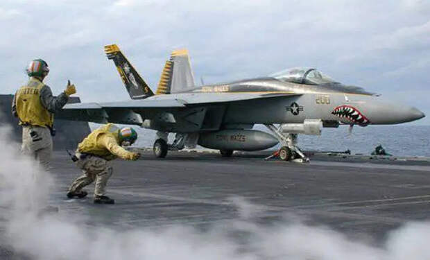 Американский крейсер по ошибке сбил истребитель F/A-18E Super Hornet из авиакрыла авианосца USS Harry S. Truman (CVN-75)