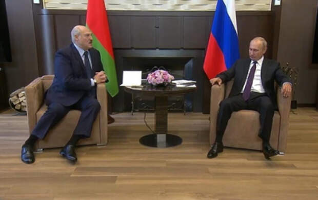 Лукашенко признался  Путину, что «надо тесней держаться со старшим братом»