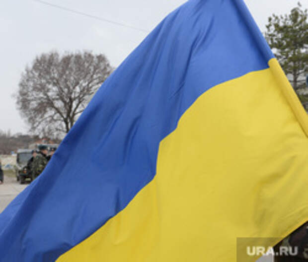 Безоружные украинские военные встретились с Российскими. Переговоры.Севастополь. Крым. Аэропорт Бельбек, флаг украины, армия