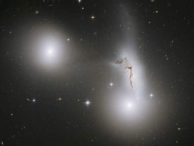3823 Большое фотопутешествие в космос с телескопом Хаббл