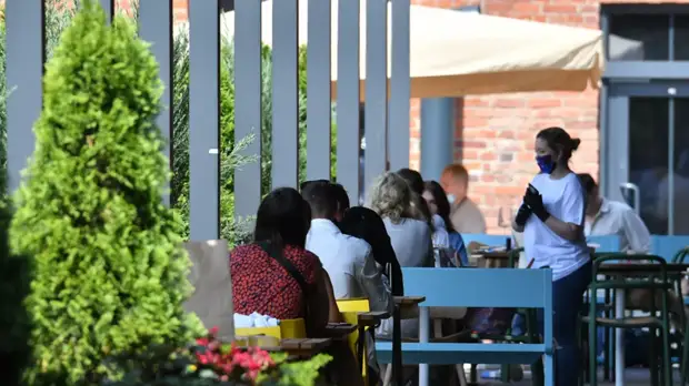 Систему QR-кодов в Москве распространят на летние веранды и сезонные кафе