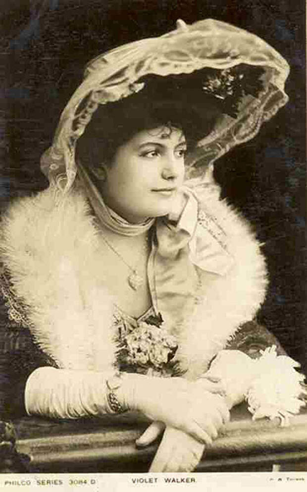 Дама в шляпке-кибитке, конец XIX века