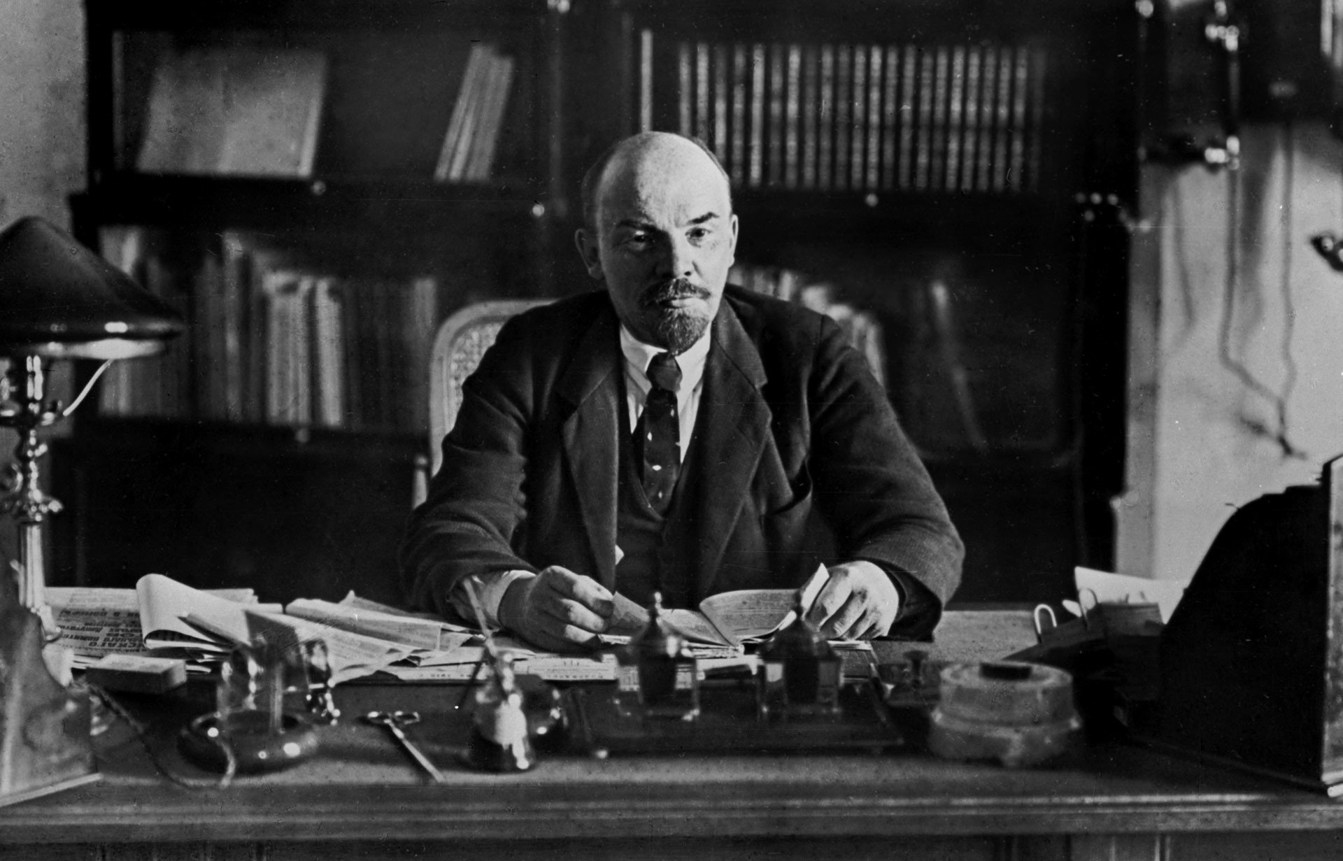 Василий Волга: Ульянов-Ленин – человек разделивший мир