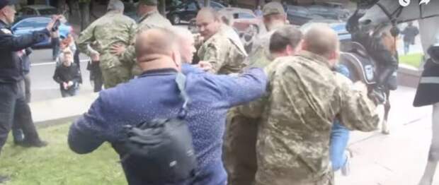 Главный итог 9 мая: Оказалось, что украинских нацистов можно и нужно бить Главный итог 9 мая: Оказалось, что украинских нацистов можно и нужно бить